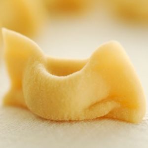 V mesecu marcu ob nakupu idrijskih žlikrofov kupci prejmete brezplačno darilo 