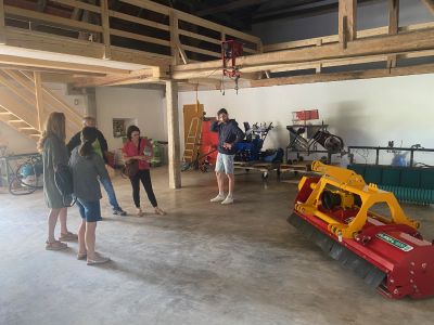 Ogled dobre prakse na kmetiji Na Škratovc in v mesoteki Pr' Far v Slodnji Idriji v okviru projekta Prehod na sonaravno oskrbo s hrano - img-4800-jpg.jpg