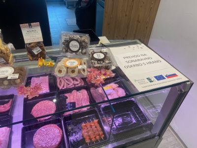 Ogled dobre prakse na kmetiji Na Škratovc in v mesoteki Pr' Far v Slodnji Idriji v okviru projekta Prehod na sonaravno oskrbo s hrano - img-4839-jpg.jpg