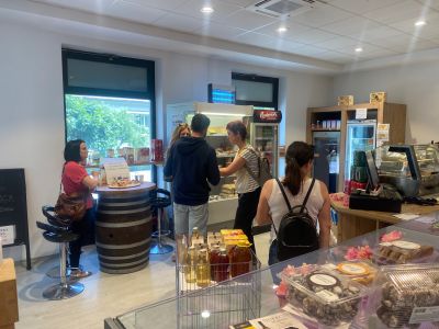 Ogled dobre prakse na kmetiji Na Škratovc in v mesoteki Pr' Far v Slodnji Idriji v okviru projekta Prehod na sonaravno oskrbo s hrano - img-4846-jpg.jpg