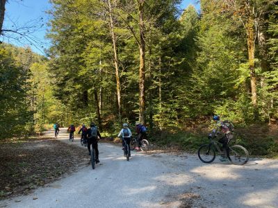 Tematska kolesarska tura po Krajinskem parku Zgornja Idrijca: povezovanje narave, kulture in trajnostnega turizma - img-8899-jpg.jpg