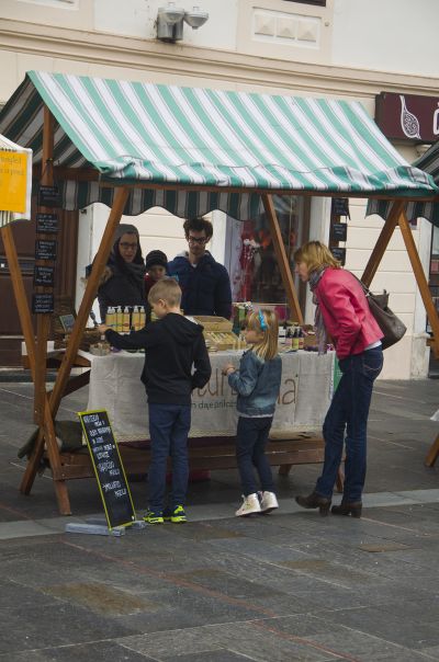 Vabljeni na 20. veliko kmečko tržnico v Idrijo - kmecka-trznica-16-21-jpg.jpg
