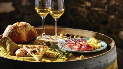 Potencial razvoja turizma v regiji po epidemiji - vino-in-prigrizek-hram-foto-nea-culpasp54846-1920x1080-jpg.jpg