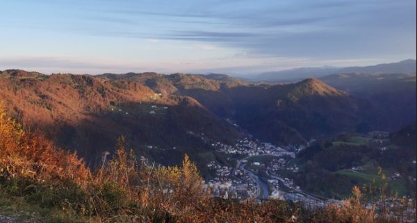 Vključujoči tehnološki in digitalni ekosistemi v mestih Evropske unije: Kako 8 evropskih skupnosti gradi vključujočo tehnološko prihodnost