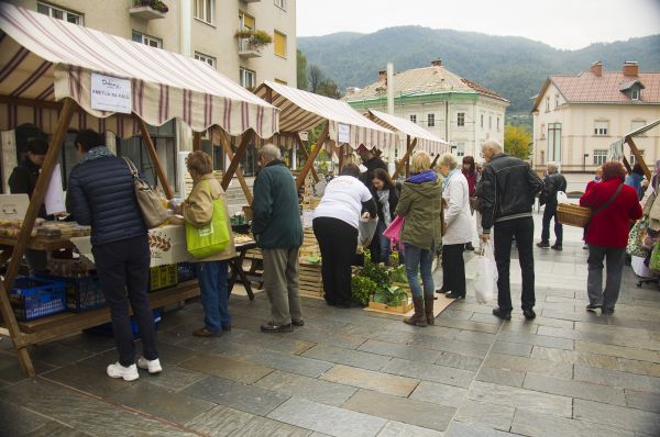 Vabljeni na 20. veliko kmečko tržnico v Idrijo