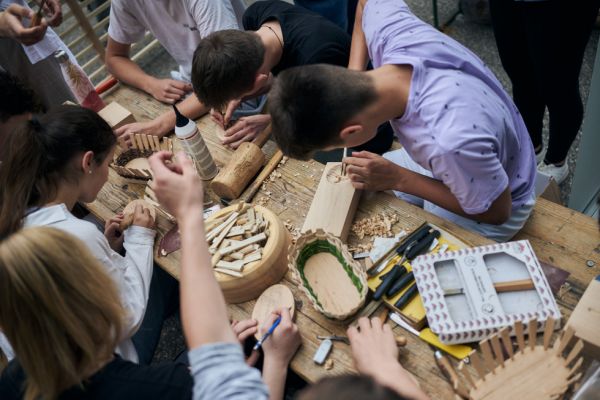 Bogata tradicija rokodelstva združljiva s sodobno družbo in njenimi trendi